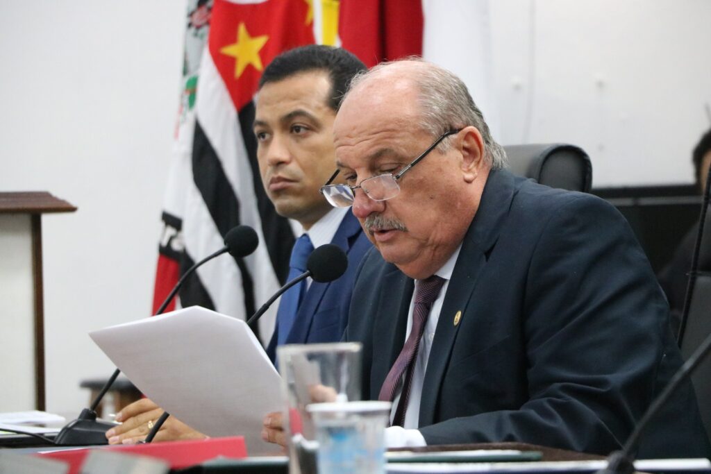 Vereador quer proibir corte de água e energia em feriados e festas de fim de ano vereador-quer-proibir-corte-de-agua-e-energia-em-feriados-e-festas-de-fim-de-ano