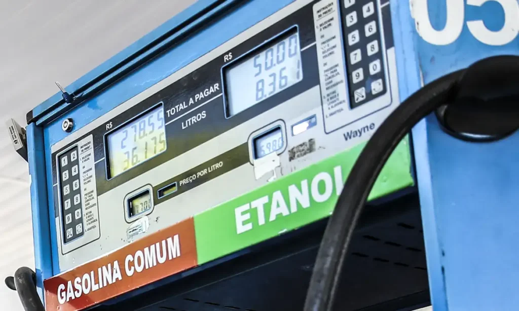 petrobras-reduz-preco-da-gasolina-em-4,9%-a-partir-de-terca-feira