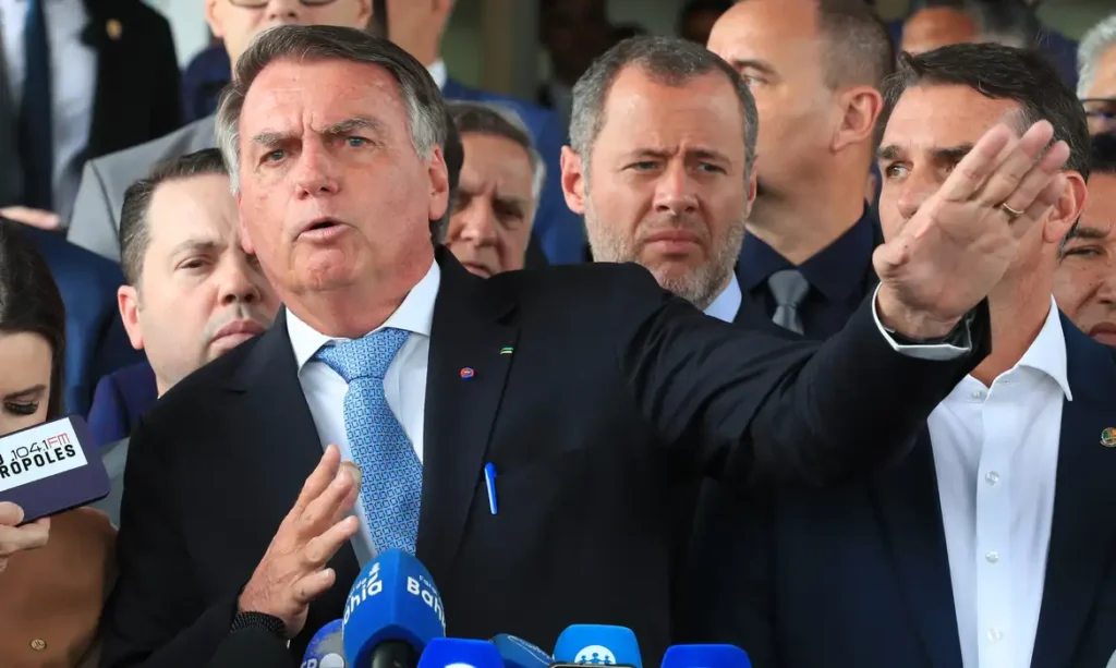 pf-acha-documentos-no-alvorada-e-pede-para-interrogar-bolsonaro