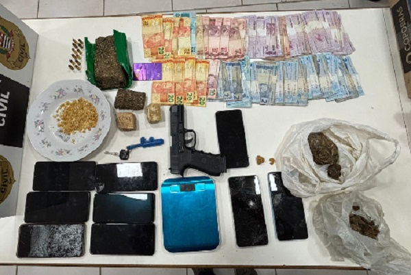 Drogas, dinheiro e moto ligada a execução de jovem são apreendidos drogas,-dinheiro-e-moto-ligada-a-execucao-de-jovem-sao-apreendidos