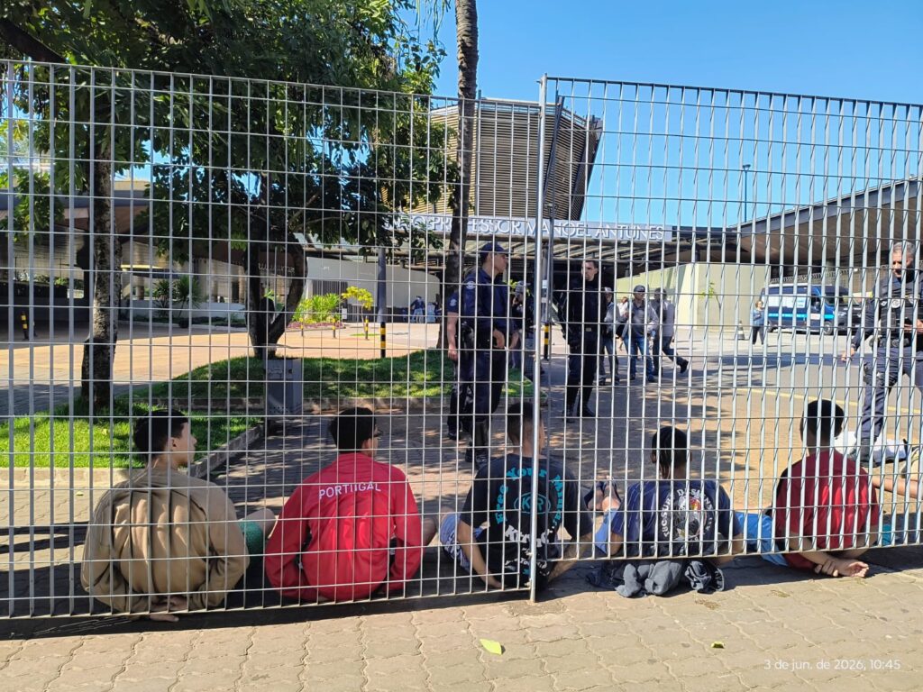 adolescentes-sao-detidos-apos-depredarem-arquibancada-no-terminal-urbano