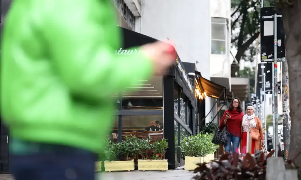 frente-fria-leva-chuva-e-ventania-a-capital-paulista-e-areas-do-estado