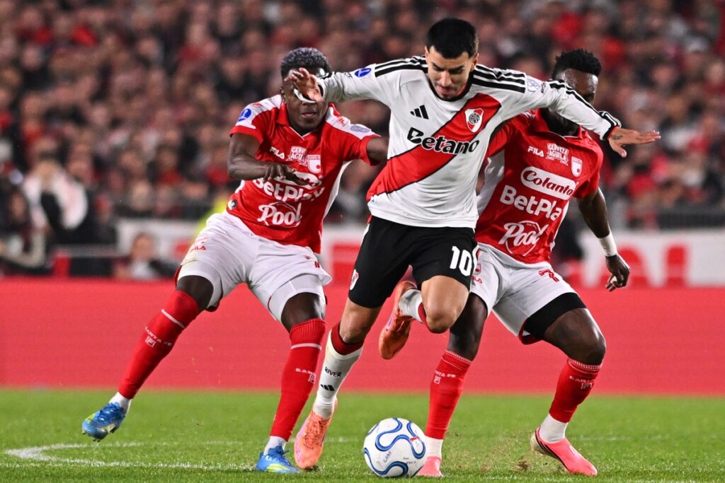 Após 22 cobranças, Santa Fé elimina River Plate nos pênaltis e pega o Vasco apos-22-cobrancas,-santa-fe-elimina-river-plate-nos-penaltis-e-pega-o-vasco