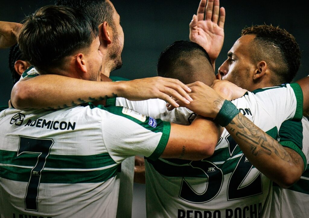 Brasileirão: com duas viradas, Coritiba vence o Remo e se aproxima do G6 brasileirao:-com-duas-viradas,-coritiba-vence-o-remo-e-se-aproxima-do-g6